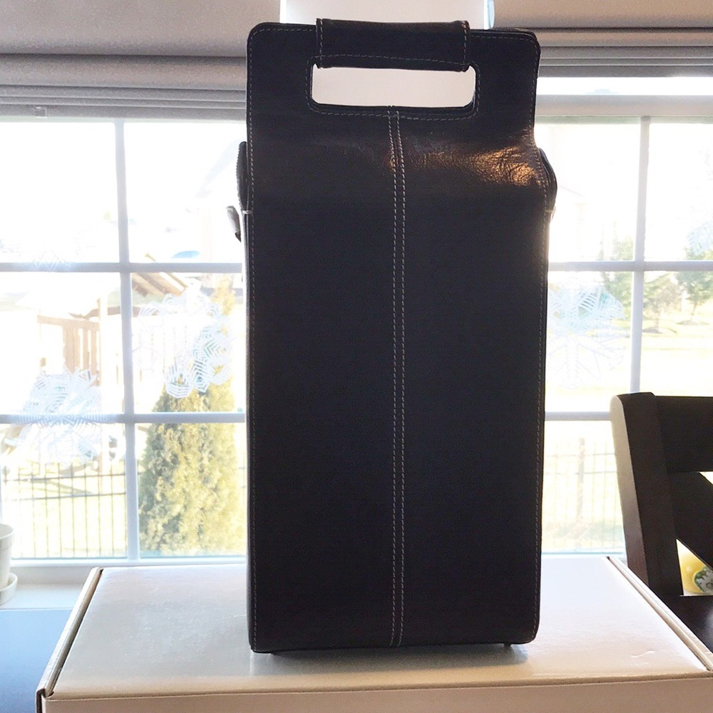 NWT Deluxe 2 bottle leather wine carrier